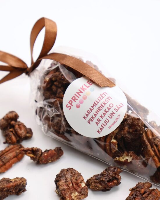 Karamelizēti pekanrieksti ar kakao, kafiju un sāli