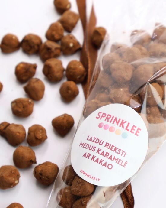 Lazdu rieksti medus karamelē ar kakao